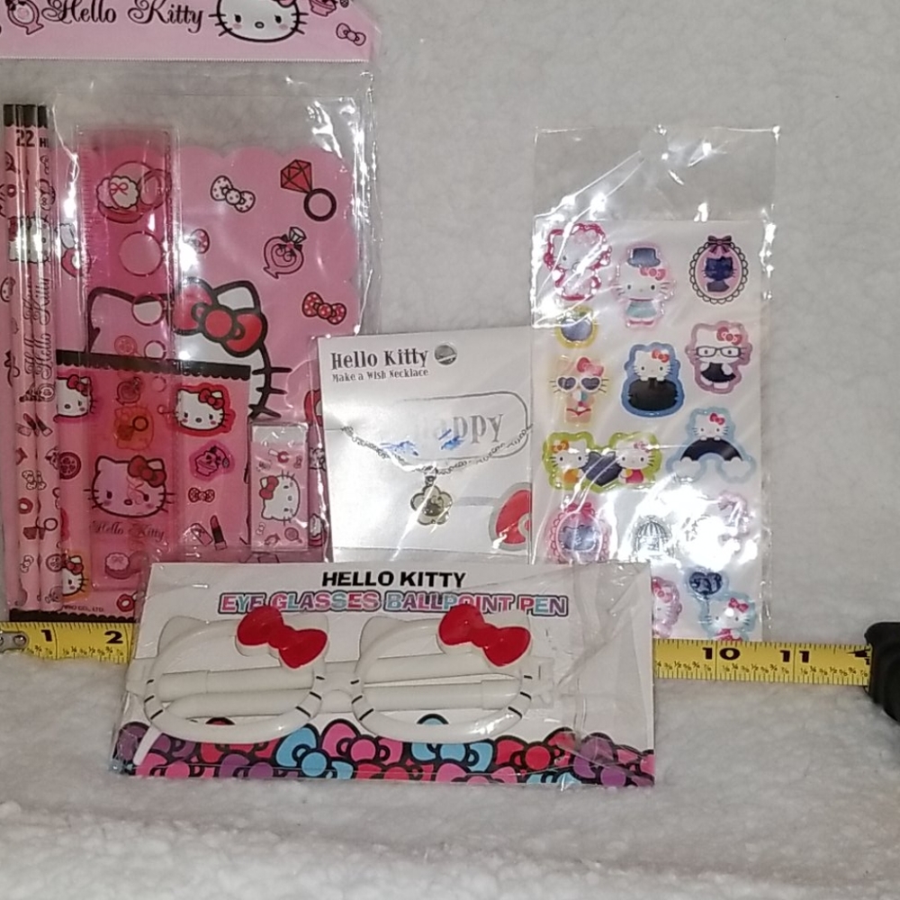 NWT Hello Kitty Happy Student Gift Set